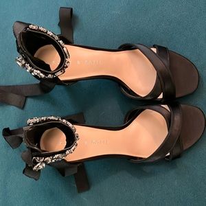 NIB (no lid) Kelly & Katie ankle tie embellished black heels 7.5